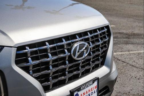 Shimmering Silver 2026 Hyundai VENUE SEL