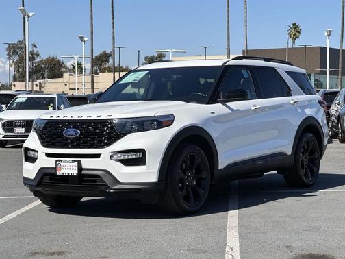 2024 Ford Explorer ST-Line