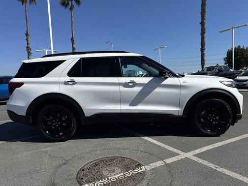 2024 Ford Explorer ST-Line