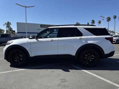 2024 Ford Explorer ST-Line