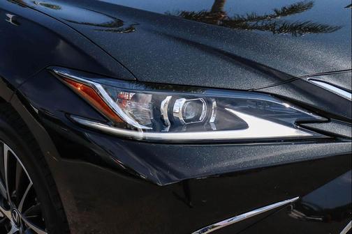 Caviar 2025 Lexus ES 300h Base