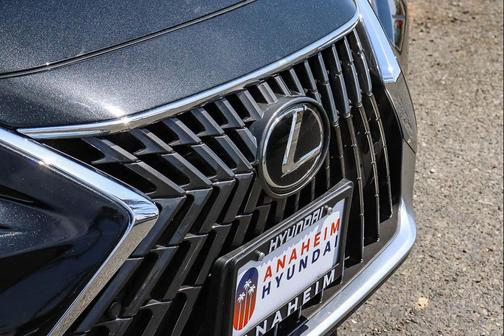 Caviar 2025 Lexus ES 300h Base