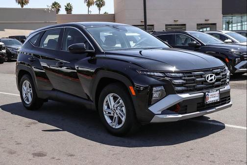 Phantom Black 2026 Hyundai TUCSON SE