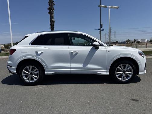 2024 Audi Q3 Premium 45 TFSI S line quattro Tiptronic