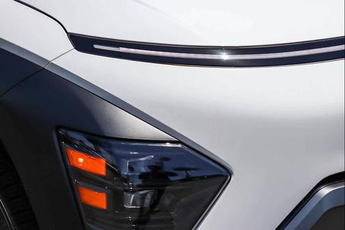 Atlas White 2026 Hyundai KONA SEL Premium