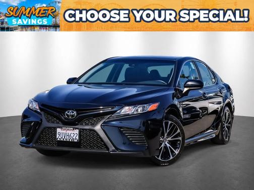 Midnight Black Metallic 2018 Toyota Camry SE