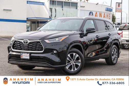 Midnight Black Metallic 2023 Toyota Highlander XLE