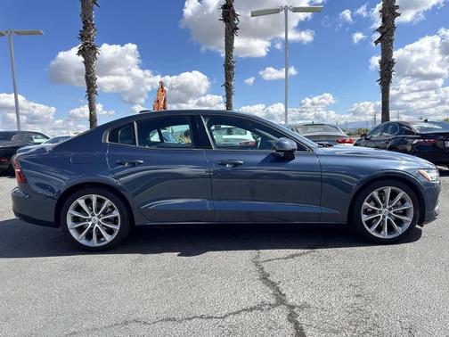 2020 Volvo S60 T5 Momentum