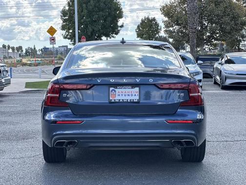 2020 Volvo S60 T5 Momentum