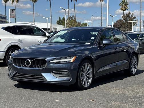 2020 Volvo S60 T5 Momentum