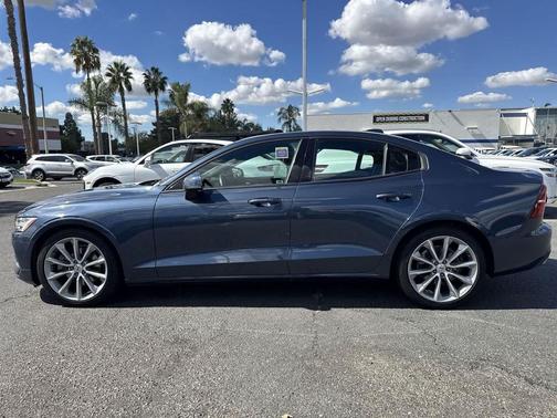 2020 Volvo S60 T5 Momentum