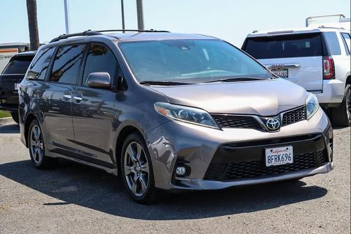 Predawn Gray Mica 2018 Toyota Sienna SE