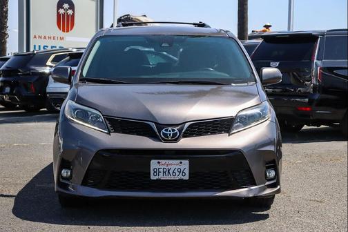Predawn Gray Mica 2018 Toyota Sienna SE