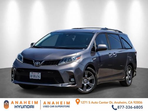Predawn Gray Mica 2018 Toyota Sienna SE