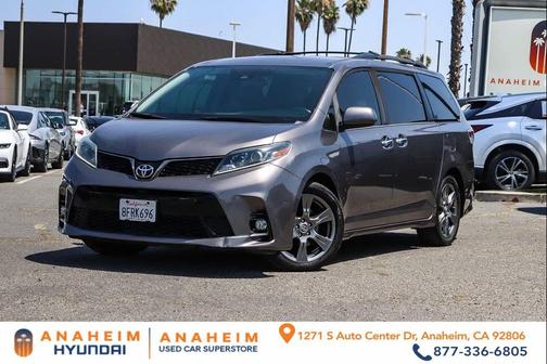 Predawn Gray Mica 2018 Toyota Sienna SE