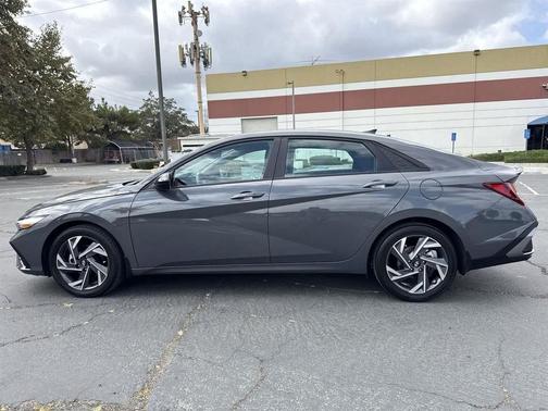 2025 Hyundai ELANTRA Sport