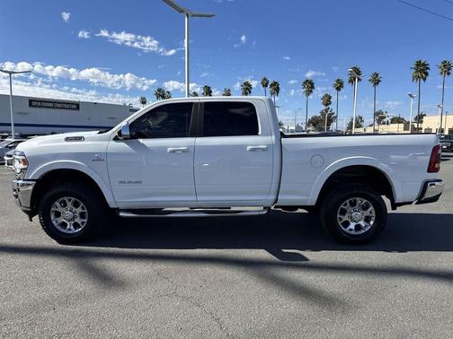 2022 RAM 2500 Laramie Crew Cab 4x4 6'4' Box