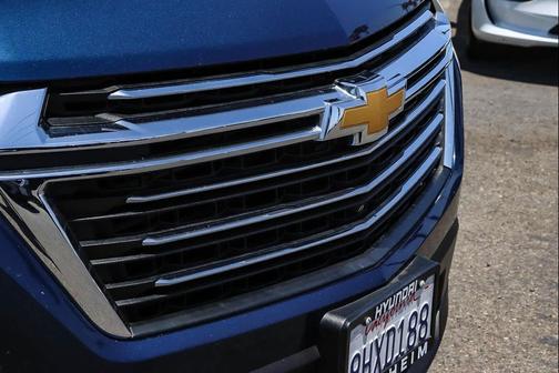 Northsky Blue Metallic 2023 Chevrolet Traverse LT Cloth