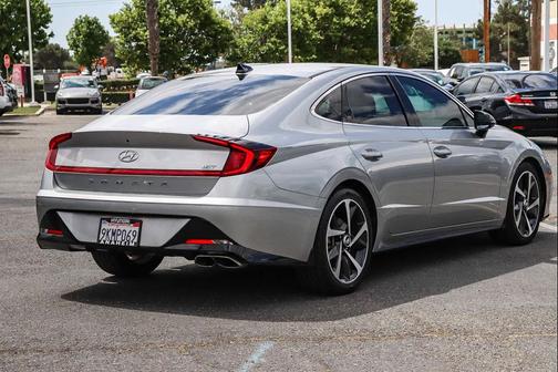 Shimmering Silver Pearl 2021 Hyundai SONATA SEL Plus