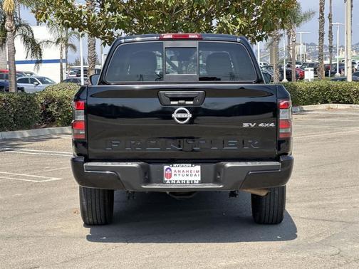 2022 Nissan Frontier SV