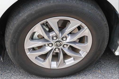 Blizzard Pearl 2021 Toyota Sienna XLE 7 Passenger