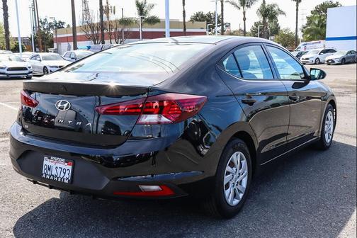 2020 Hyundai ELANTRA SE