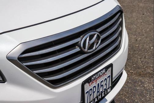 Quartz White Pearl 2016 Hyundai SONATA SE