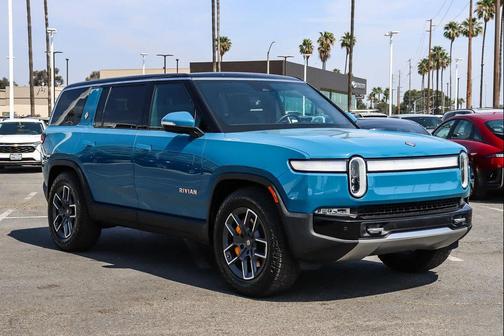 2023 Rivian R1S Adventure