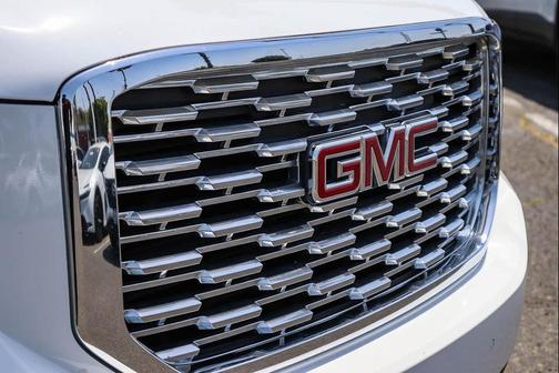 Summit White 2019 GMC Yukon Denali