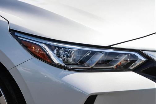 Aspen White Tricoat 2023 Nissan Sentra SV