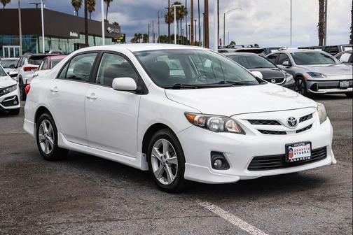 Super White 2013 Toyota Corolla S