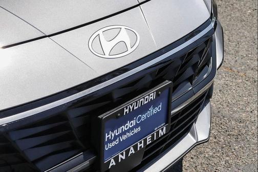 Fluid Metal 2026 Hyundai ELANTRA Limited
