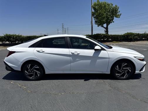 2025 Hyundai ELANTRA HEV Limited