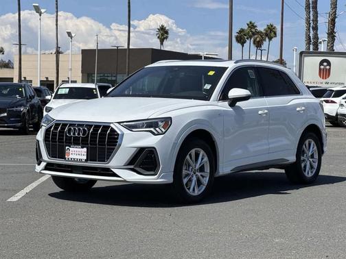 2024 Audi Q3 Premium 45 TFSI S line quattro Tiptronic