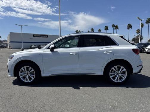 2024 Audi Q3 Premium 45 TFSI S line quattro Tiptronic