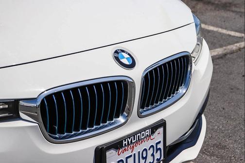 White 2018 BMW 330e iPerformance
