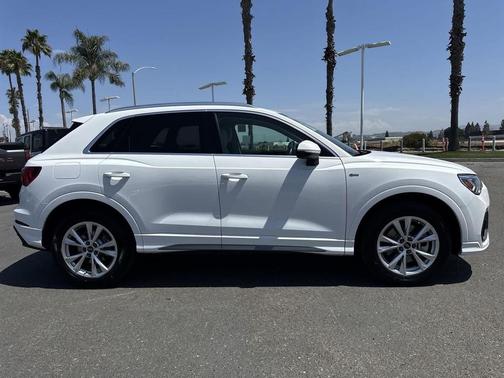 2024 Audi Q3 Premium 45 TFSI S line quattro Tiptronic