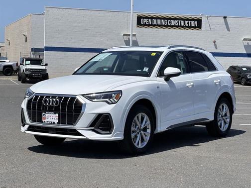 2024 Audi Q3 Premium 45 TFSI S line quattro Tiptronic
