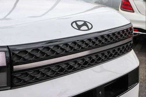 Serenity White 2026 Hyundai SANTA FE Calligraphy