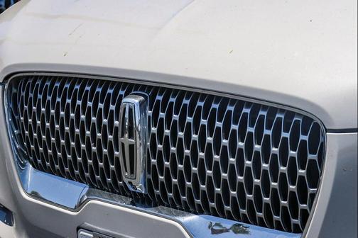 Ceramic Pearl Metallic Tri-Coat 2022 Lincoln Aviator Reserve