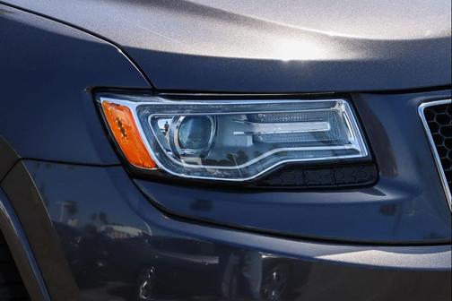 Granite Crystal Metallic Clearcoat 2015 Jeep Grand Cherokee Overland