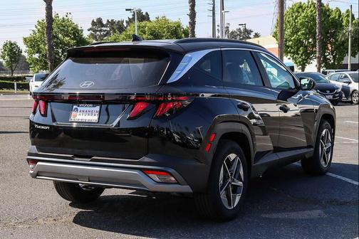 Black 2026 Hyundai TUCSON SEL
