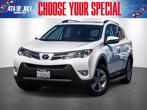 Super White 2015 Toyota RAV4 XLE