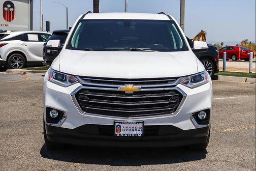 Summit White 2020 Chevrolet Traverse LT Cloth