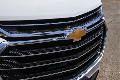 Summit White 2020 Chevrolet Traverse LT Cloth
