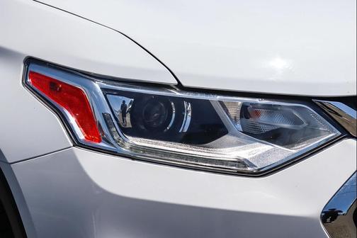Summit White 2020 Chevrolet Traverse LT Cloth