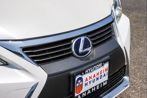 Eminent White Pearl 2017 Lexus CT 200h Base