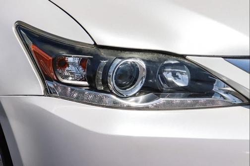 Eminent White Pearl 2017 Lexus CT 200h Base