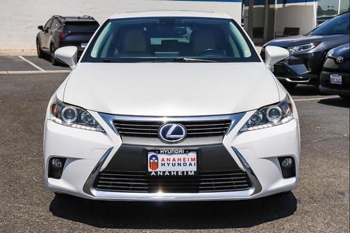 Eminent White Pearl 2017 Lexus CT 200h Base