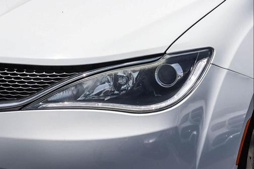 Bright White Clearcoat 2019 Chrysler Pacifica Limited